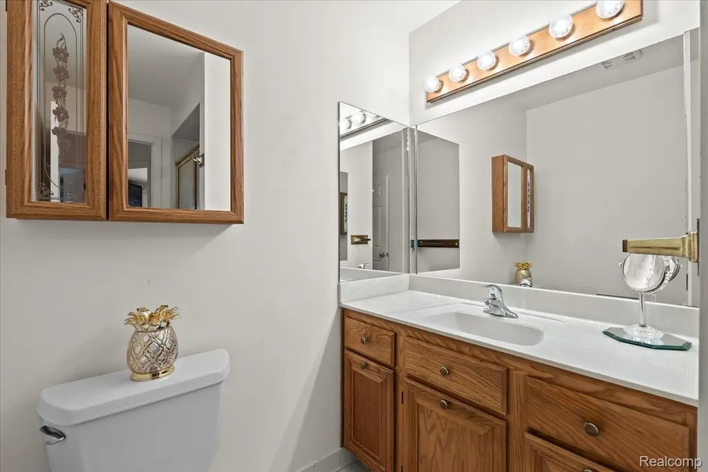 42158 Blossom Lane Clinton Charter Township MI 48038