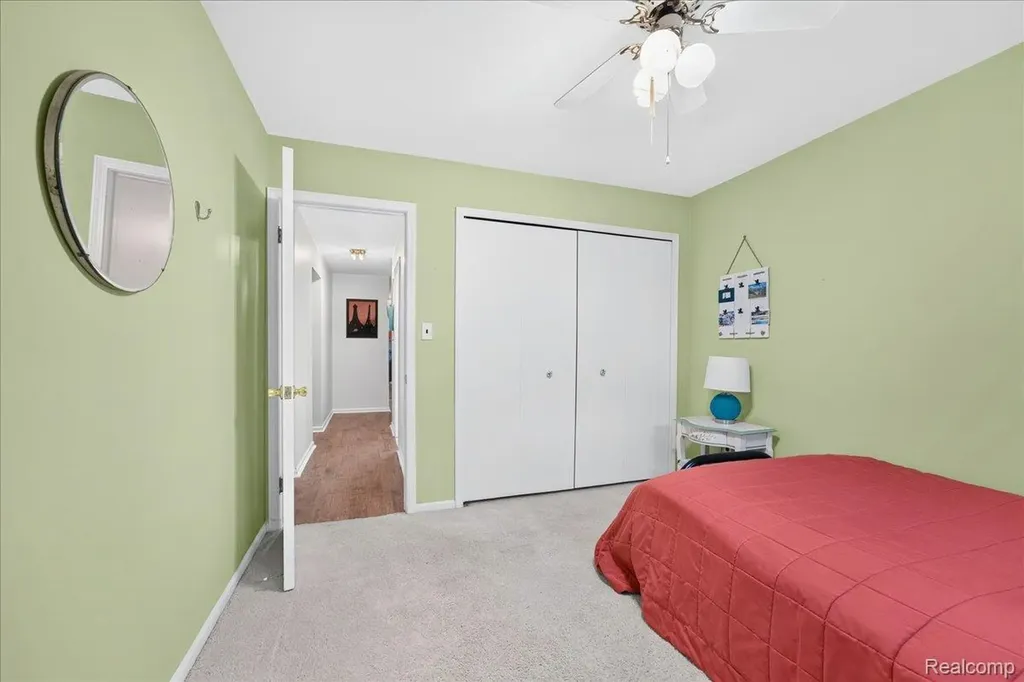 8421 Mathias Grosse Ile Township MI 48138