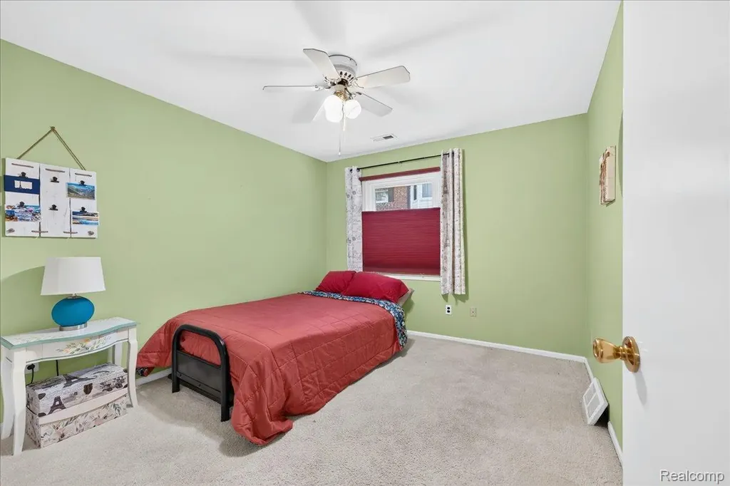 8421 Mathias Grosse Ile Township MI 48138