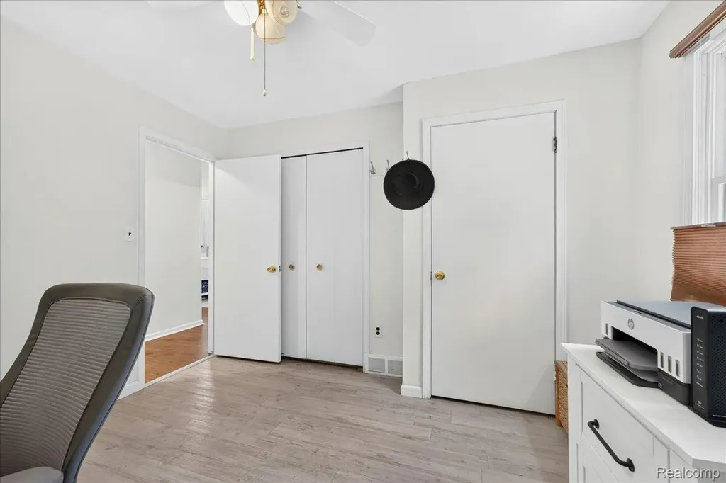 8421 Mathias Grosse Ile Township MI 48138