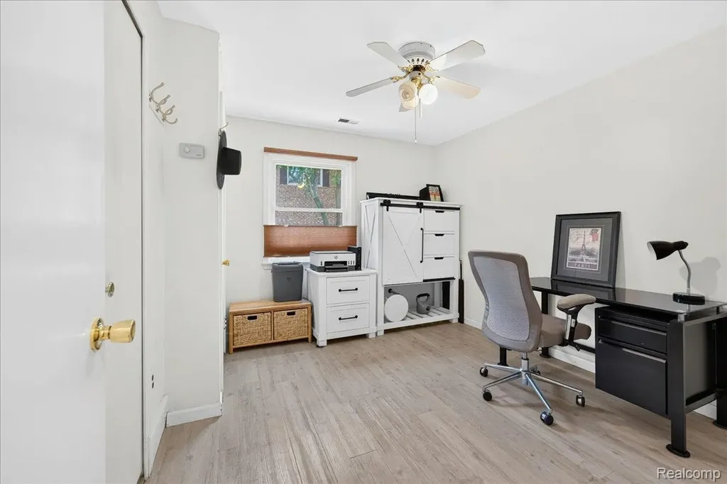 8421 Mathias Grosse Ile Township MI 48138