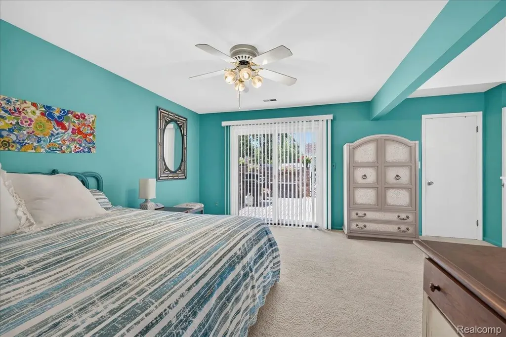 8421 Mathias Grosse Ile Township MI 48138