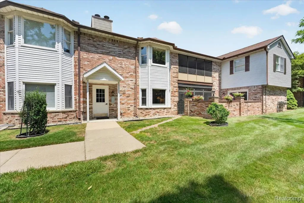 8421 Mathias Grosse Ile Township MI 48138