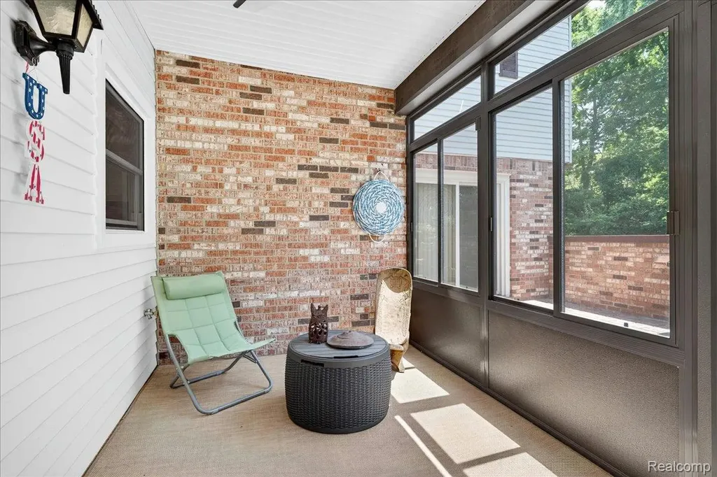 8421 Mathias Grosse Ile Township MI 48138
