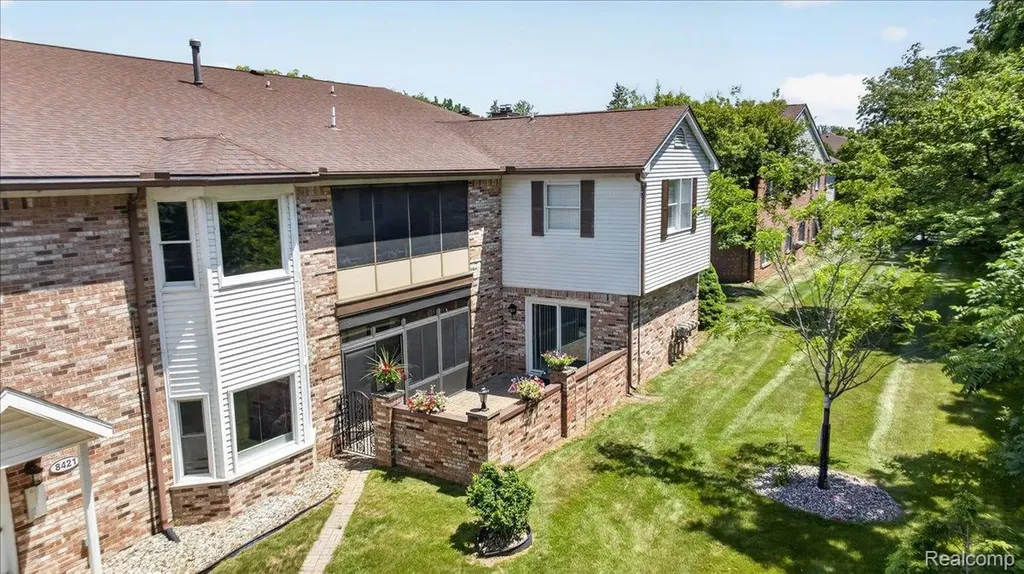 8421 Mathias Grosse Ile Township MI 48138