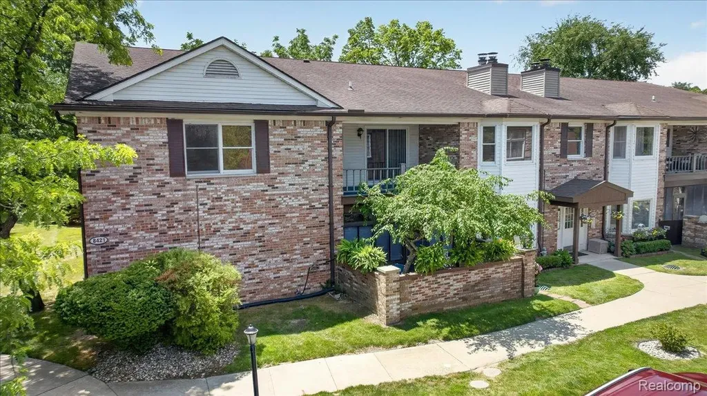 8421 Mathias Grosse Ile Township MI 48138