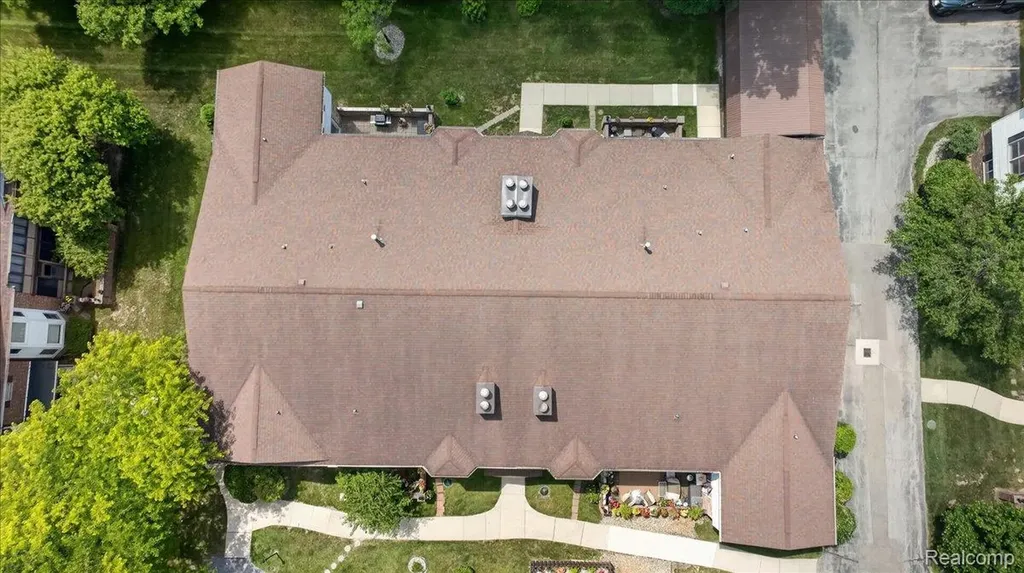 8421 Mathias Grosse Ile Township MI 48138