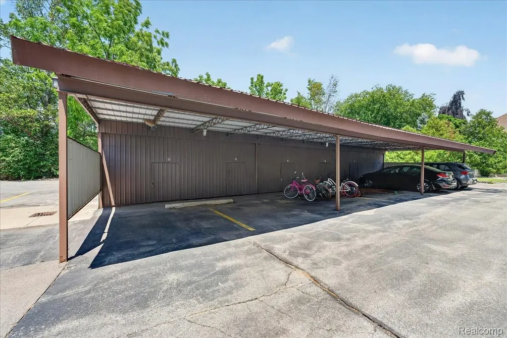 8421 Mathias Grosse Ile Township MI 48138