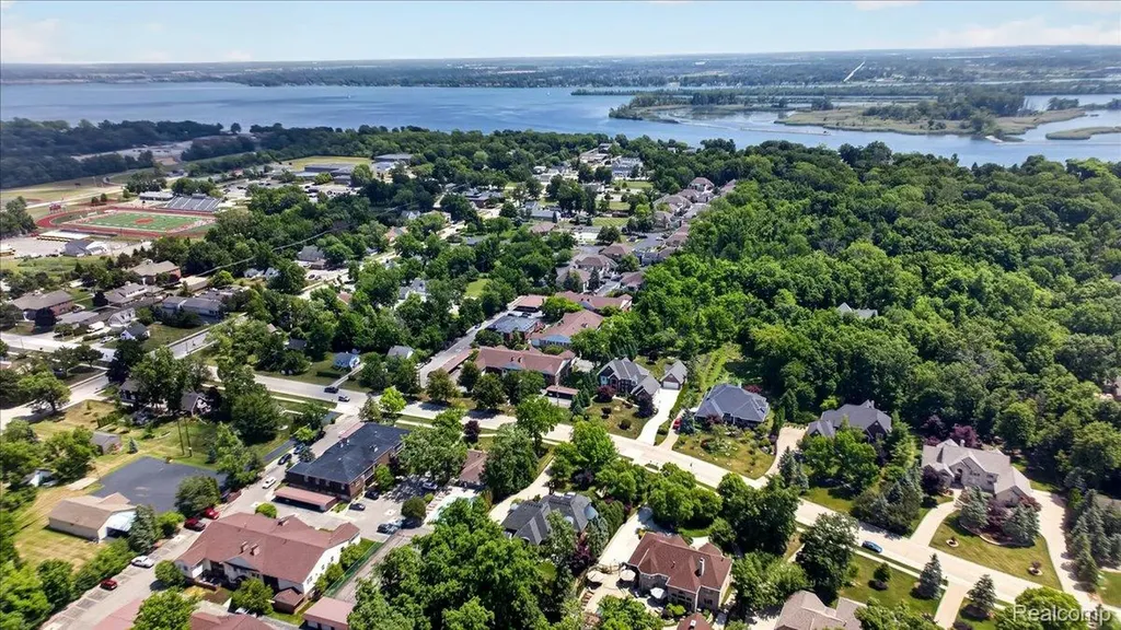 8421 Mathias Grosse Ile Township MI 48138