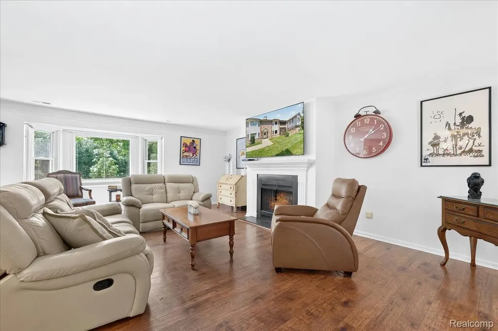 8421 Mathias Grosse Ile Township MI 48138