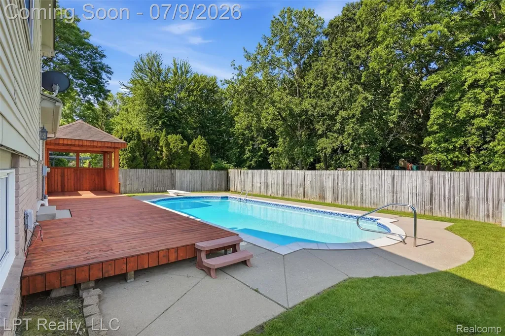 1408 Ledgewood Drive Canton Charter Township MI 48188