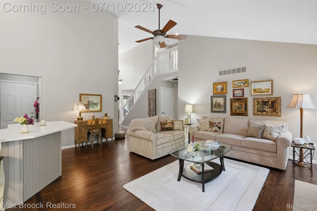 5804 S Windstar Circle Waterford Charter Township MI 48327