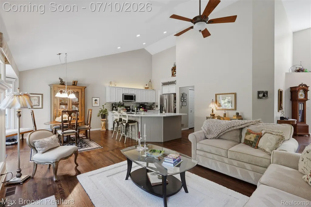 5804 S Windstar Circle Waterford Charter Township MI 48327