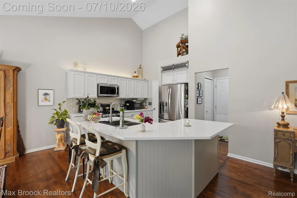 5804 S Windstar Circle Waterford Charter Township MI 48327