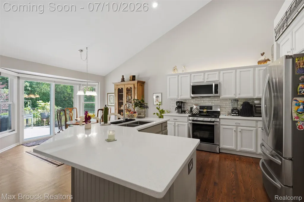 5804 S Windstar Circle Waterford Charter Township MI 48327