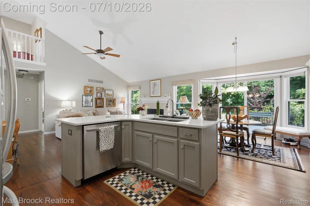 5804 S Windstar Circle Waterford Charter Township MI 48327