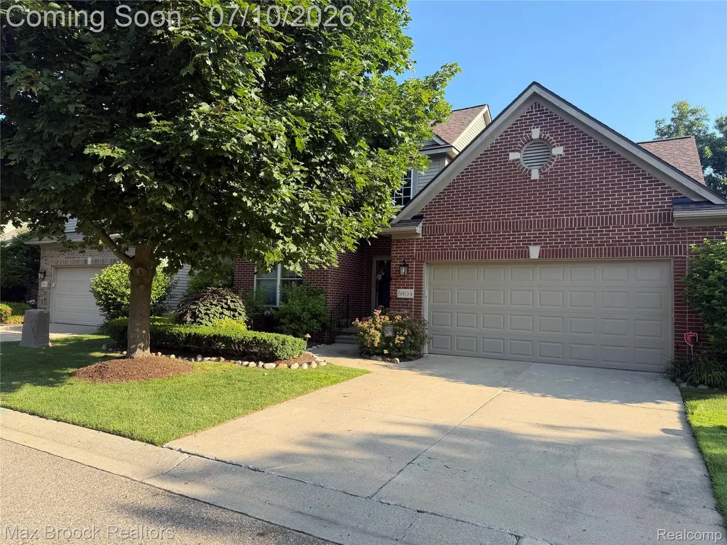 5804 S Windstar Circle Waterford Charter Township MI 48327