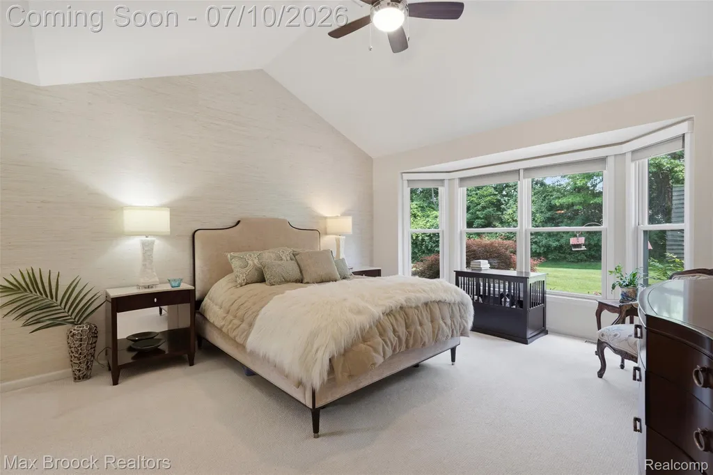 5804 S Windstar Circle Waterford Charter Township MI 48327