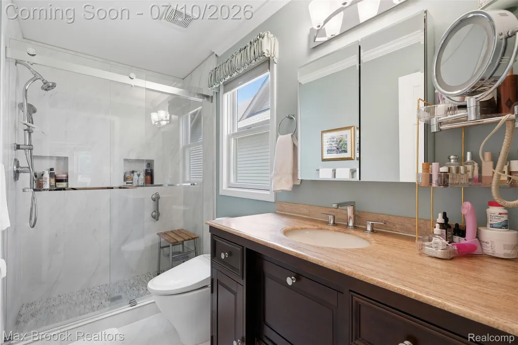 5804 S Windstar Circle Waterford Charter Township MI 48327