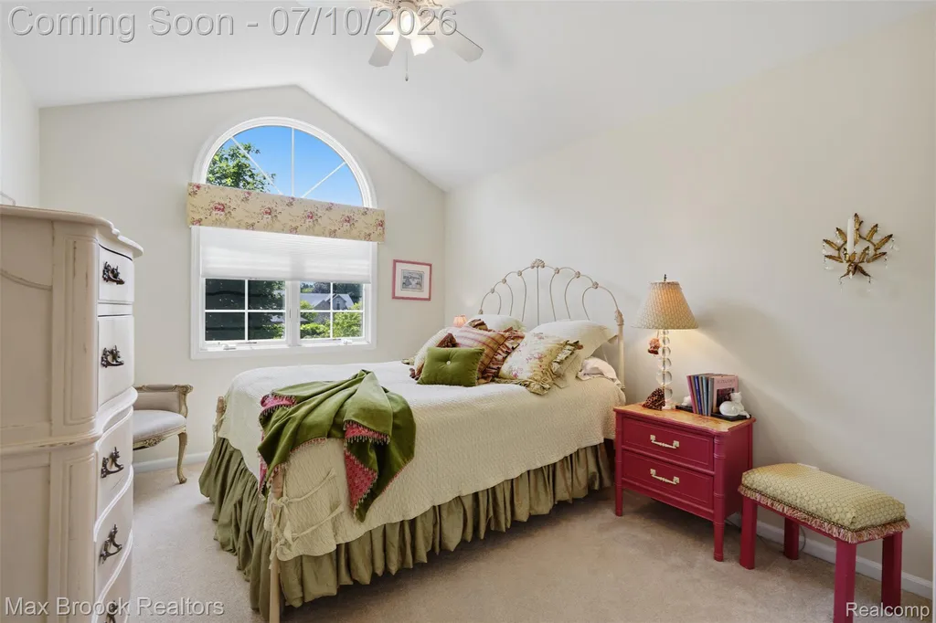 5804 S Windstar Circle Waterford Charter Township MI 48327