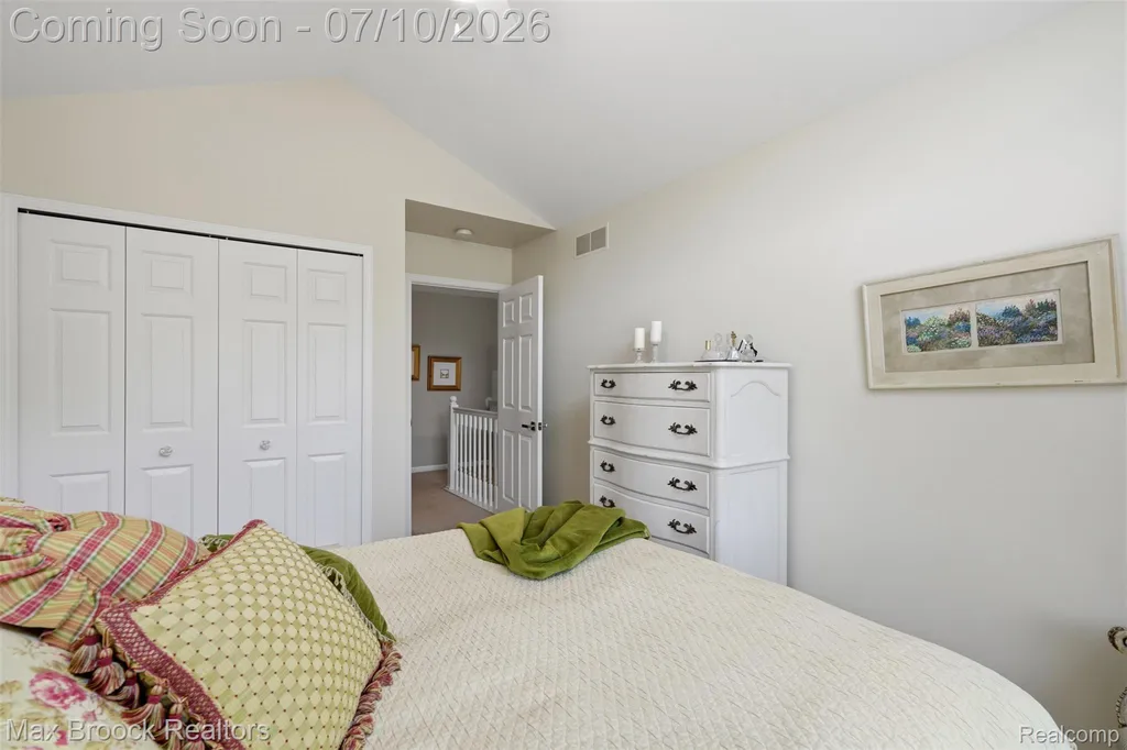 5804 S Windstar Circle Waterford Charter Township MI 48327