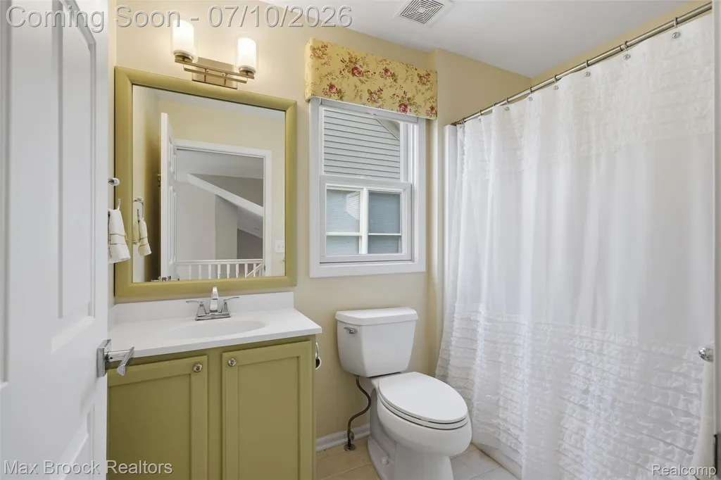 5804 S Windstar Circle Waterford Charter Township MI 48327