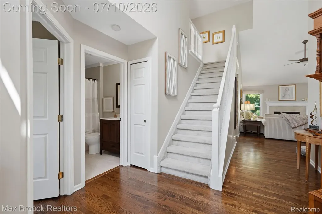 5804 S Windstar Circle Waterford Charter Township MI 48327