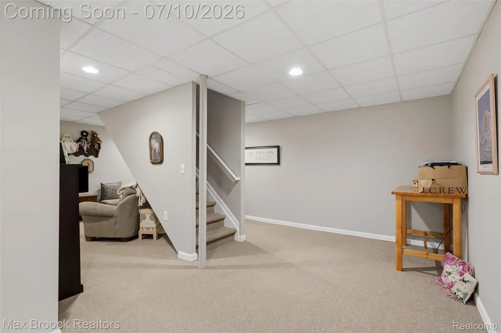 5804 S Windstar Circle Waterford Charter Township MI 48327