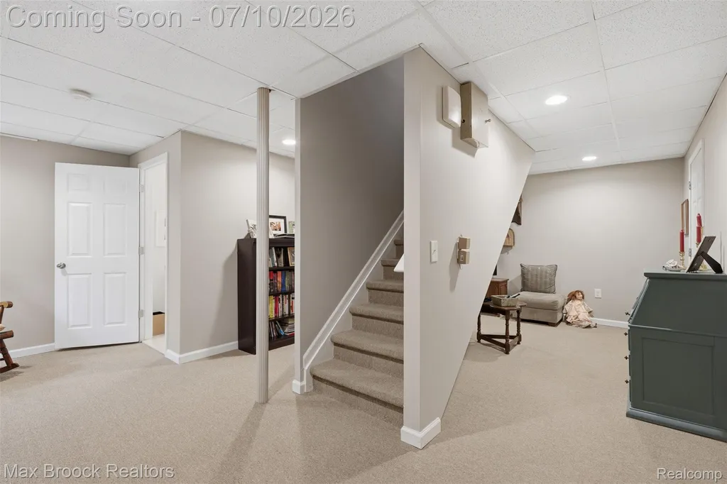 5804 S Windstar Circle Waterford Charter Township MI 48327