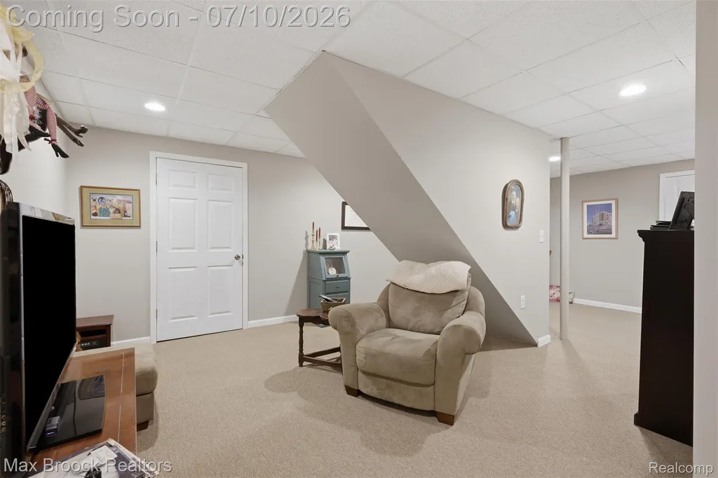 5804 S Windstar Circle Waterford Charter Township MI 48327