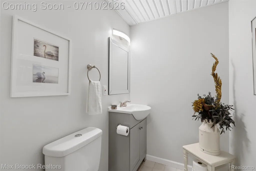 5804 S Windstar Circle Waterford Charter Township MI 48327