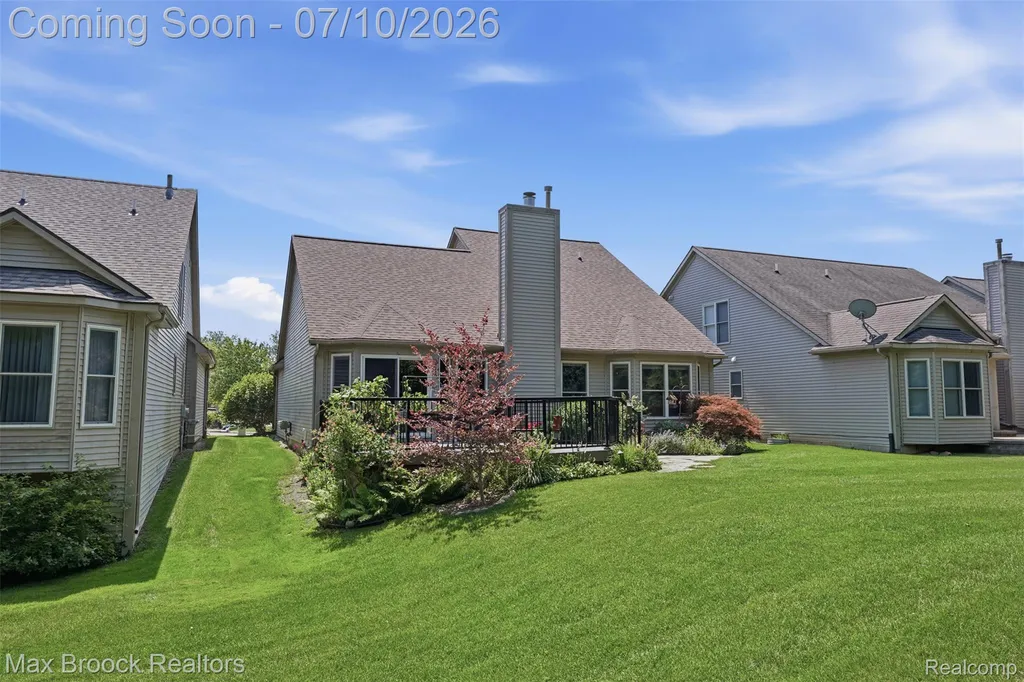 5804 S Windstar Circle Waterford Charter Township MI 48327
