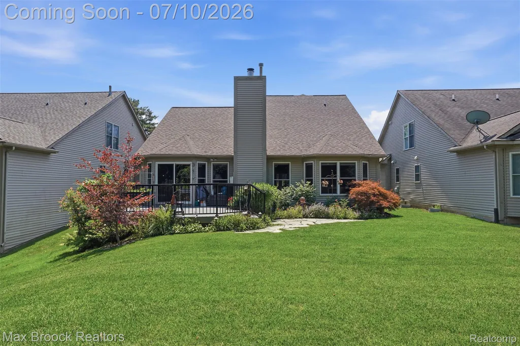 5804 S Windstar Circle Waterford Charter Township MI 48327