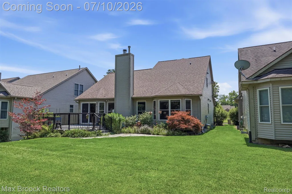 5804 S Windstar Circle Waterford Charter Township MI 48327