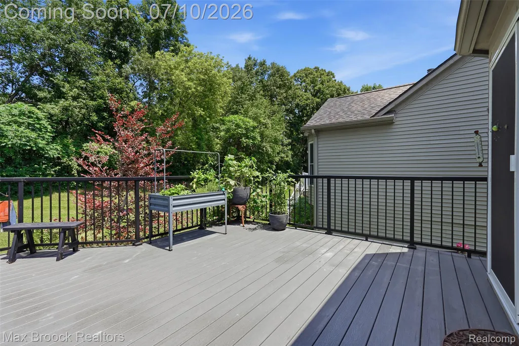 5804 S Windstar Circle Waterford Charter Township MI 48327