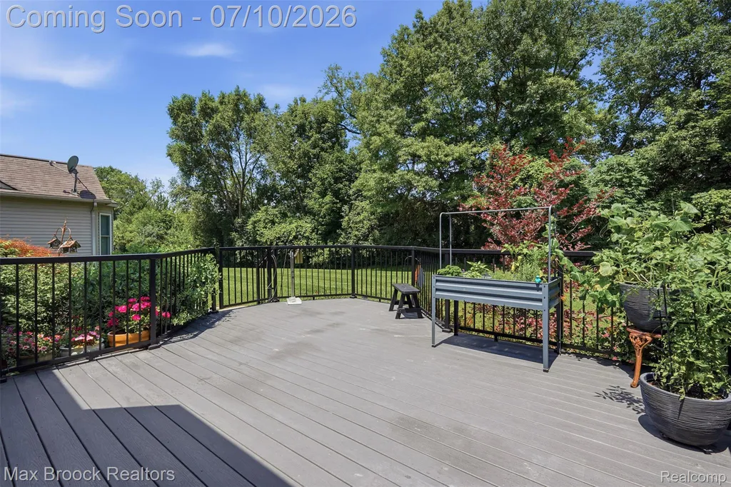 5804 S Windstar Circle Waterford Charter Township MI 48327