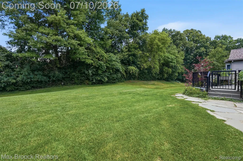 5804 S Windstar Circle Waterford Charter Township MI 48327