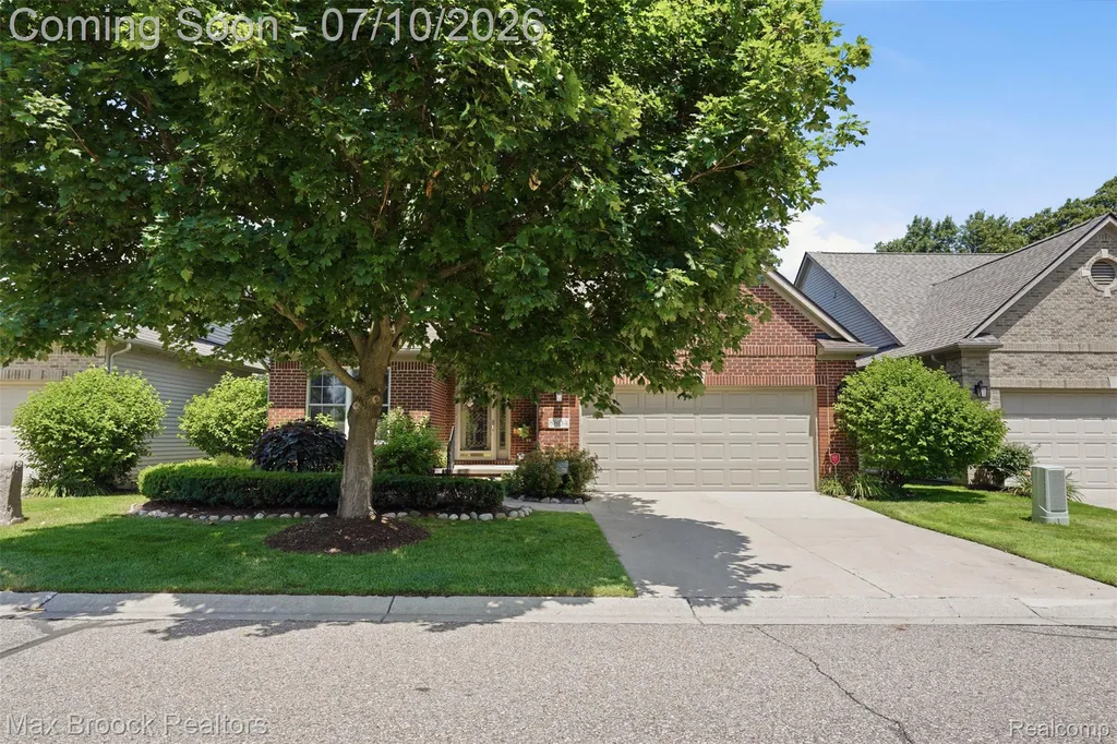 5804 S Windstar Circle Waterford Charter Township MI 48327