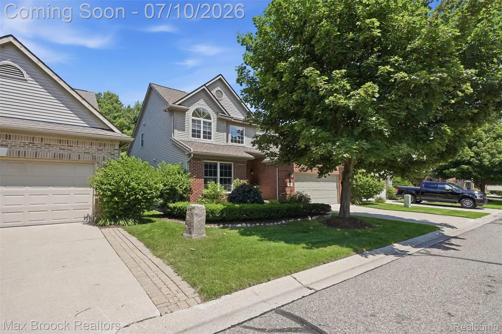 5804 S Windstar Circle Waterford Charter Township MI 48327