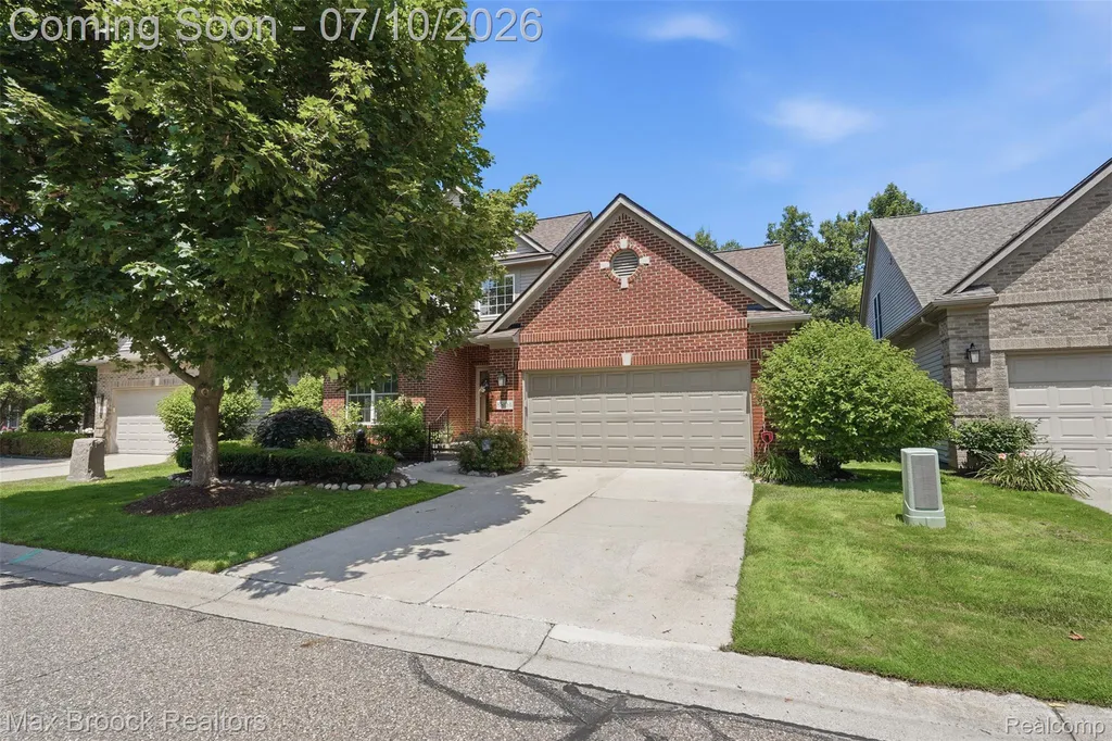 5804 S Windstar Circle Waterford Charter Township MI 48327