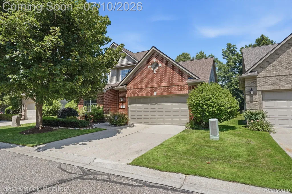 5804 S Windstar Circle Waterford Charter Township MI 48327