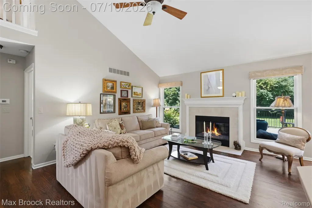 5804 S Windstar Circle Waterford Charter Township MI 48327