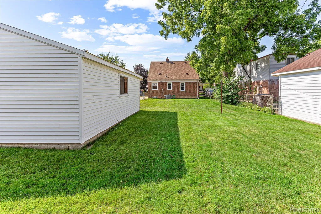23254 Nona Street Dearborn City MI 48124