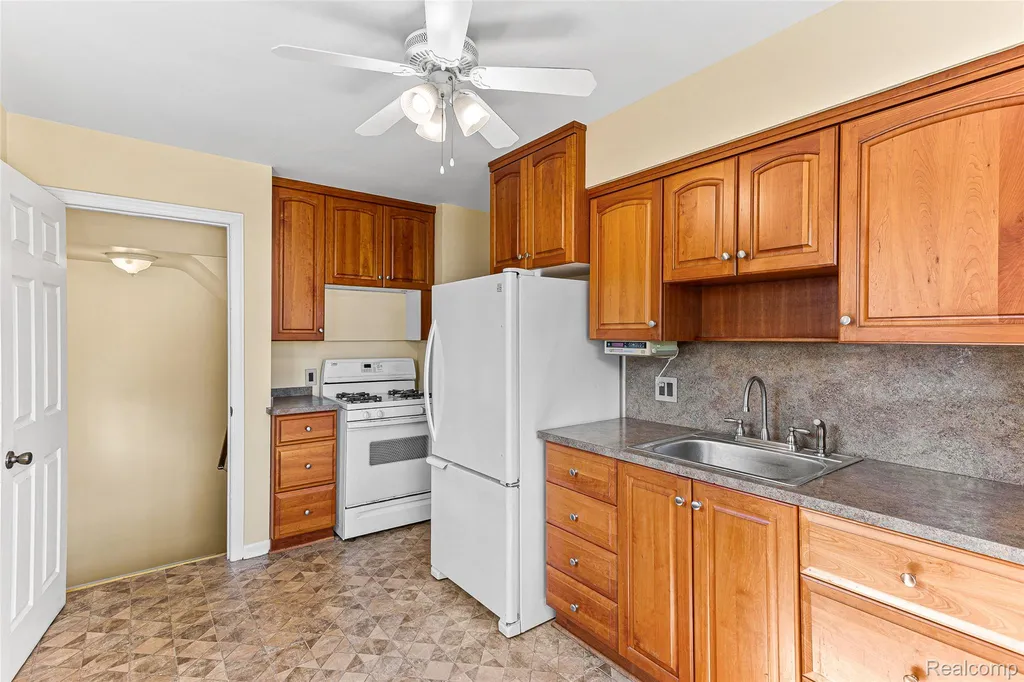 23254 Nona Street Dearborn City MI 48124