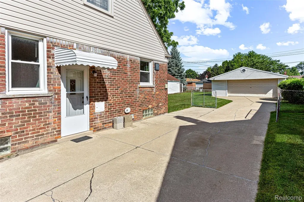 23254 Nona Street Dearborn City MI 48124