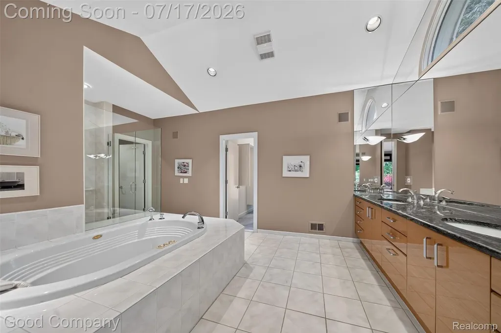 6698 Carlyle Court West Bloomfield Charter Township MI 48322