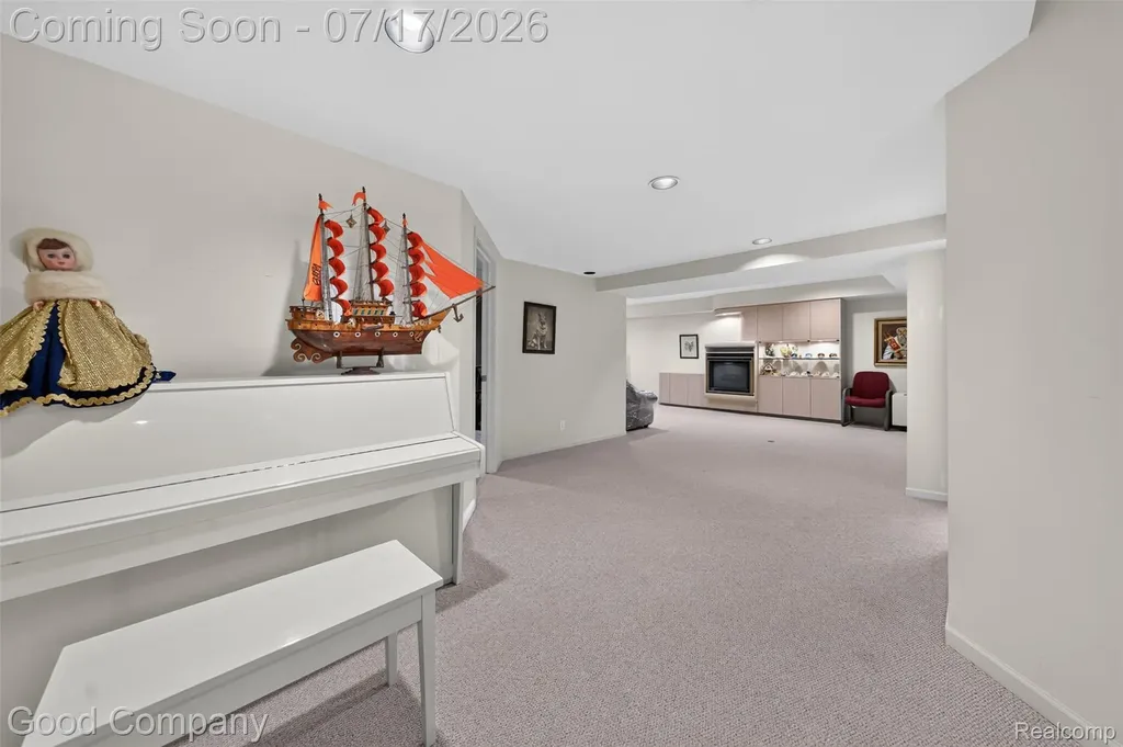 6698 Carlyle Court West Bloomfield Charter Township MI 48322