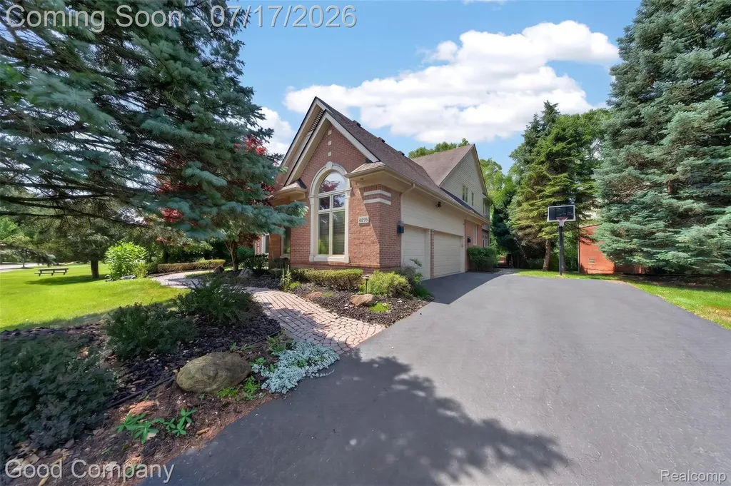 6698 Carlyle Court West Bloomfield Charter Township MI 48322