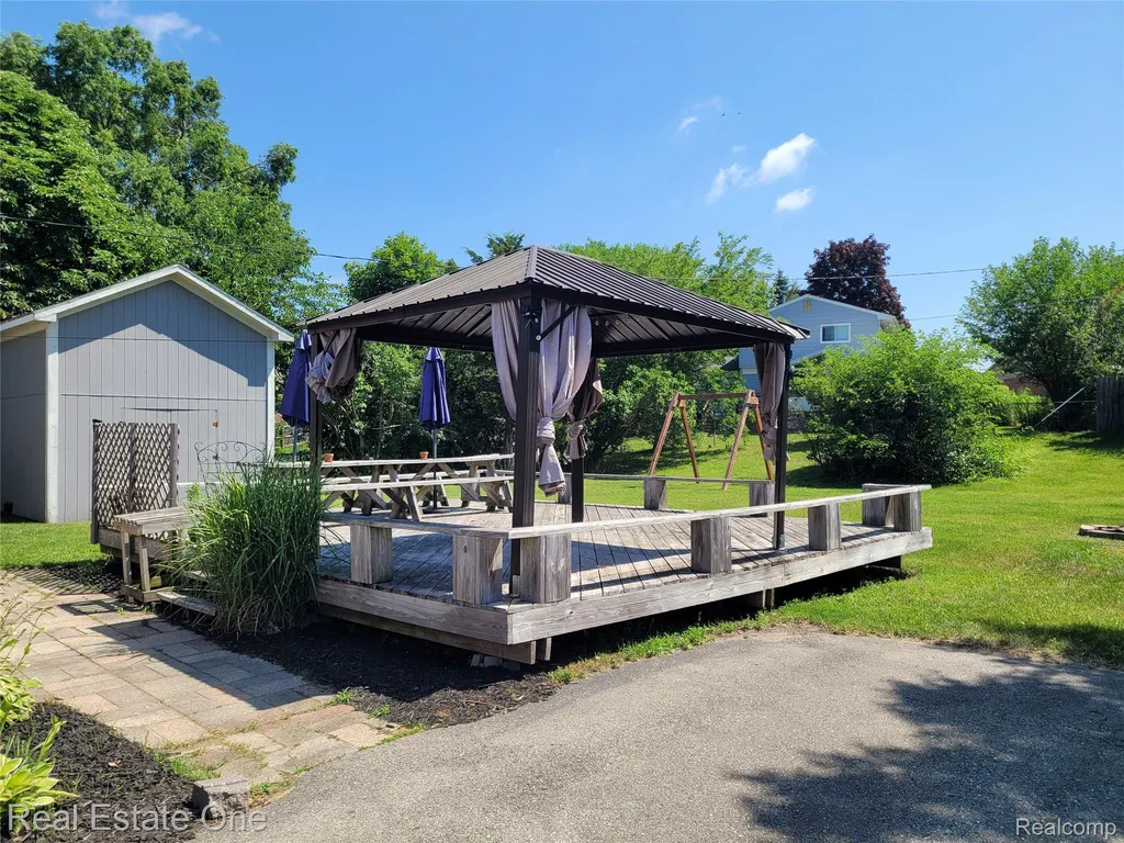 4212 Halkirk Drive Waterford Charter Township MI 48329