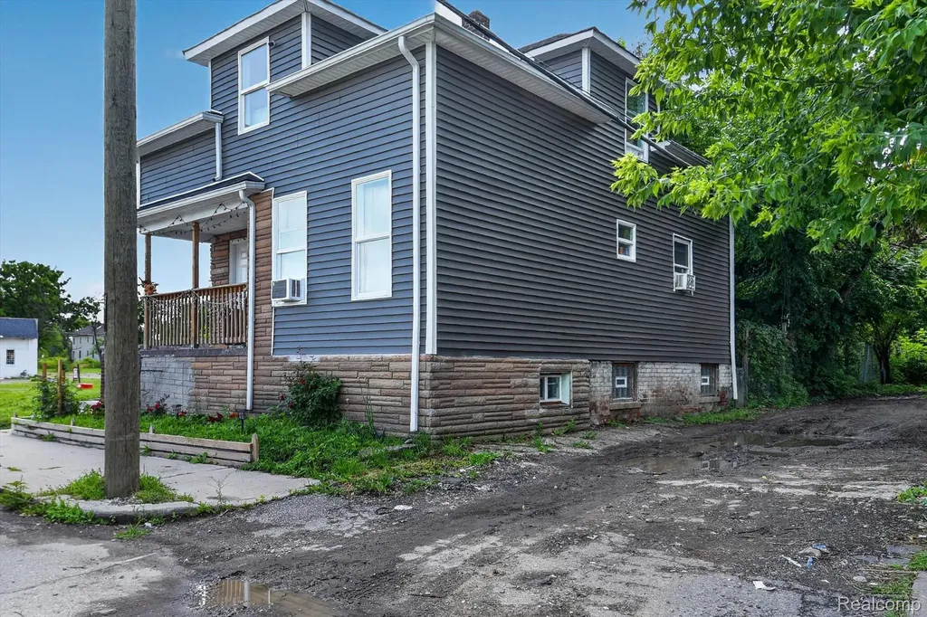 6141 Hazlett Street Detroit City MI 48210